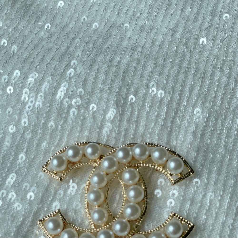 Pearl brooch